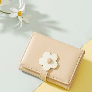 NWT MEISEE WOMEN'S LEATHER TRIFOLD WALLET